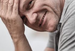 W święta nawet czarne charaktery stają się lepsze. Cezary Pazura o pracy nad serialem podcastowym "Cofnąć czas, czyli świąteczne spotkania"