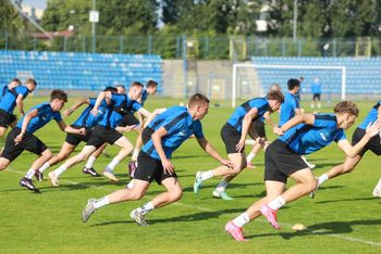 Ruch Chorzów rozpoczął przygotowania do sezonu z nowymi piłkarzami i trenerami. Japończyk został nowym graczem Niebieskich