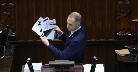 Tomczyk uderza w Macierewicza. "Mamy problem"
