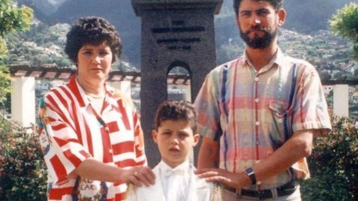 Cristiano Ronaldo na zdjęciu z rodzicami