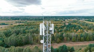 Tczew: Wspinali się na maszt telekomunikacyjny bez zabezpieczeń