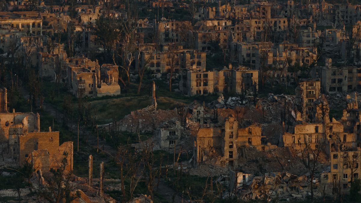 CHASIV YAR, UKRAINE - JULY 24: In this aerial view, the ruins of destroyed buildings are seen in the city of Chasiv Yar at down on July 24, 2025 in Chasiv Yar, Donetsk Oblast, Ukraine. Russia has waged a long-running campaign on Chasiv Yar, a fortified eastern city whose capture could allow Russia to advance deeper into the Donetsk region. (Photo by Kostiantyn Liberov/Libkos/Getty Images)