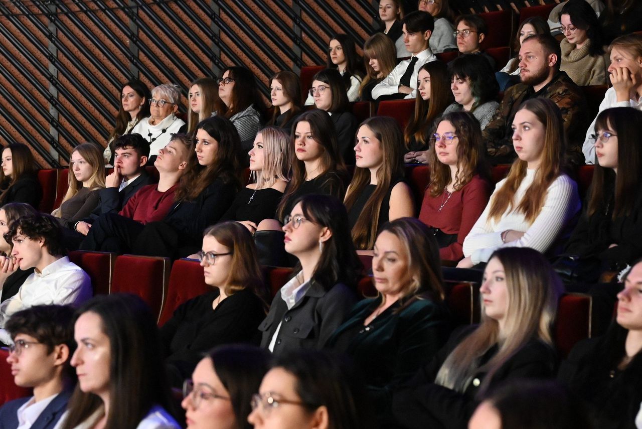 Nierówność trwa. Raport pokazuje, co wciąż blokuje kariery kobiet w nauce