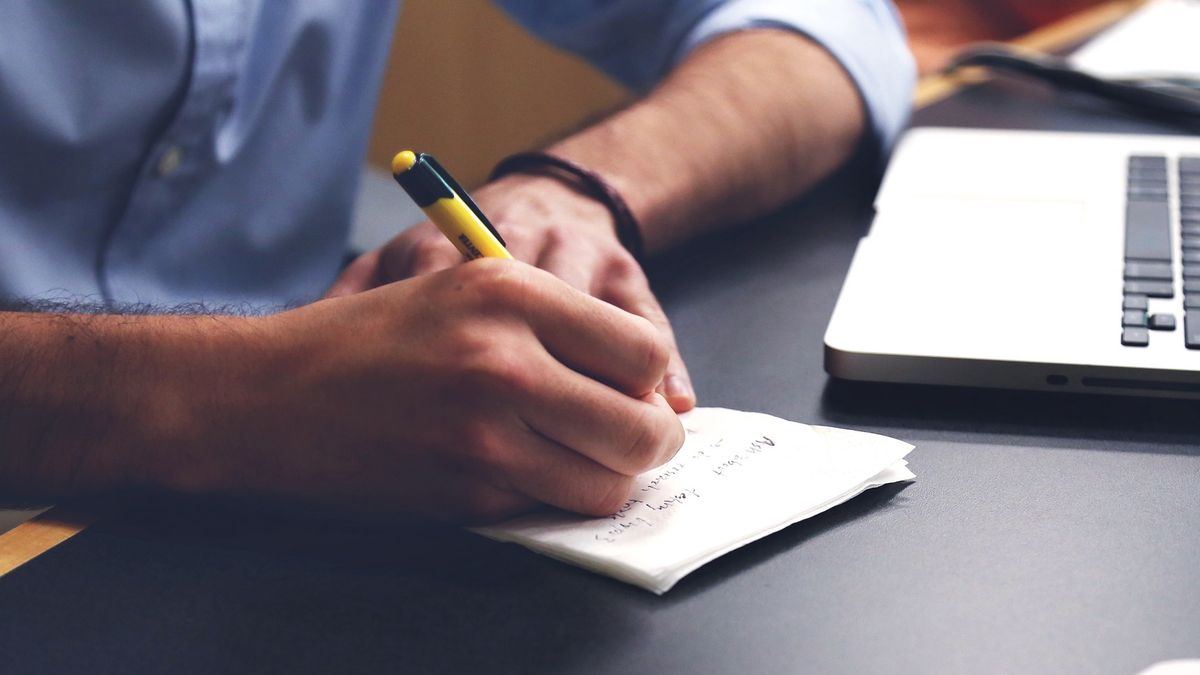 Upadłość konsumencka to bankructwo osoby fizycznej, która nie jest w stanie regulować swoich zobowiązań za pomocą osiąganych dochodów. 