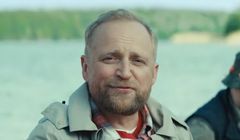 Piotr Adamczyk na rybach reklamuje przelewy błyskawiczne w Santader Bank Polska