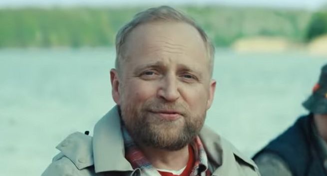 Piotr Adamczyk na rybach reklamuje przelewy błyskawiczne w Santader Bank Polska