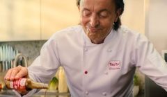 Michel Moran reklamuje „sekretne sosy TaoTao”