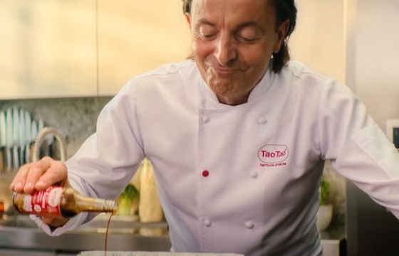 Michel Moran reklamuje „sekretne sosy TaoTao”