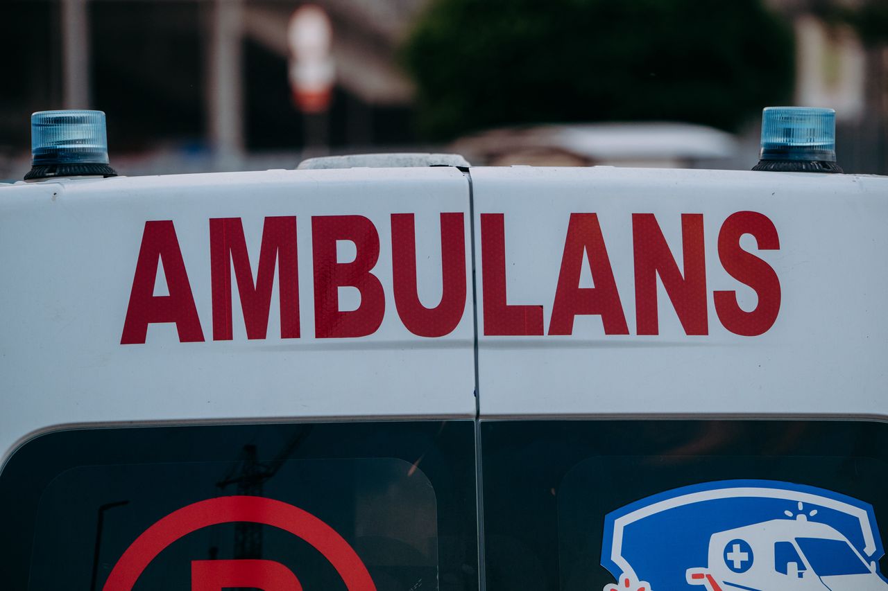Police: Dwóch pracowników spadło z wysokości. Jeden nie żyje
