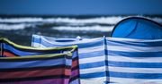 Majówka nad morzem przyciągnęła tłumy turystów. W Sarbinowie pojawiły się pierwsze parawany