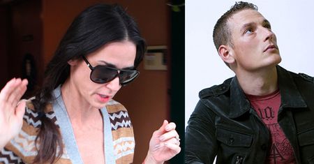 Moore pociesza się w ramionach 23-letniego modela!