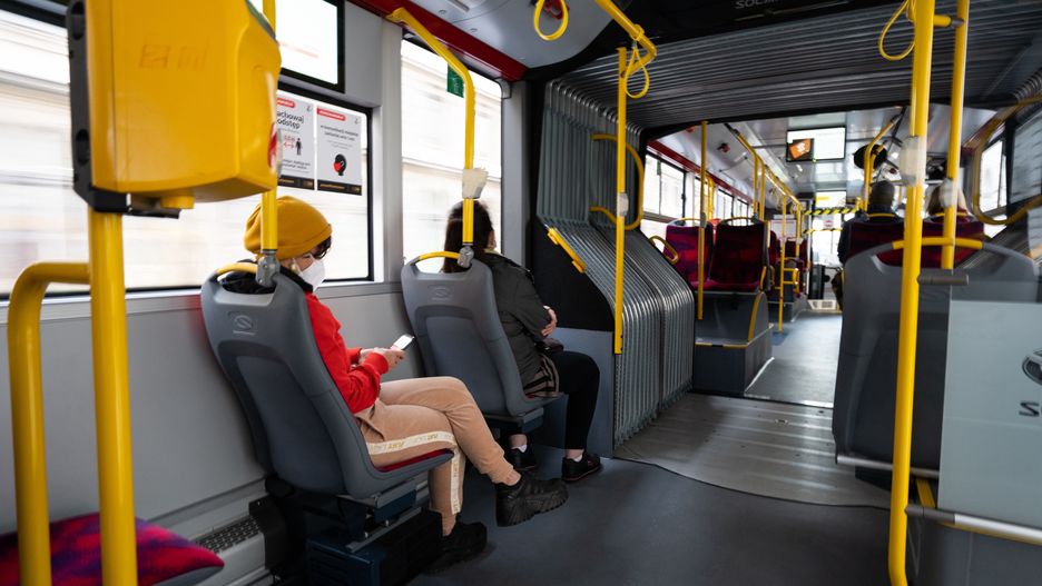 komunikacja miejska autobus pasażerowie transport warszawa ztm
