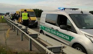 Akcja KAS na A4. 10 obcokrajowców w dostawczaku