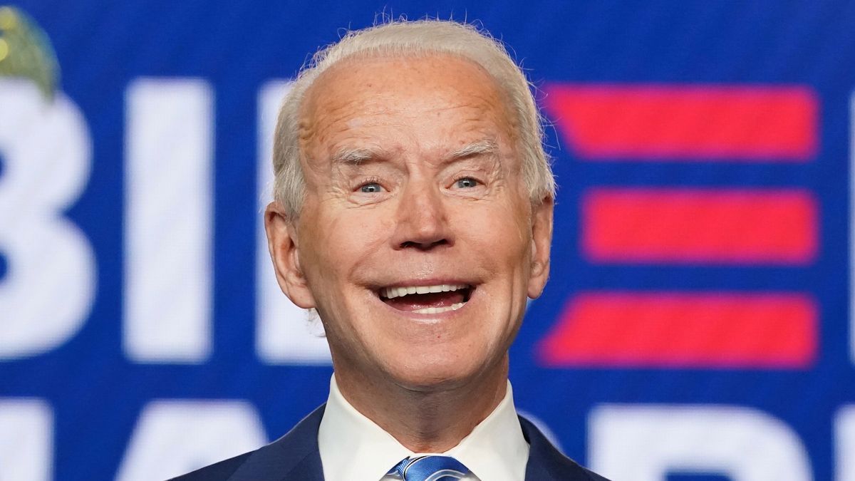 Zdjęcie dnia. Joe Biden uśmiecha się podczas wystąpienia w Wilmington 1