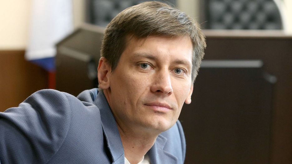 Rosja. Krytyk Kremla Dmitrij Gudkow uciekł na Ukrainę