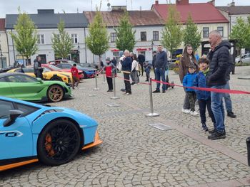 Skierniewice: Super auta zaparkowały w centrum, a nawet wożą pasażerów
