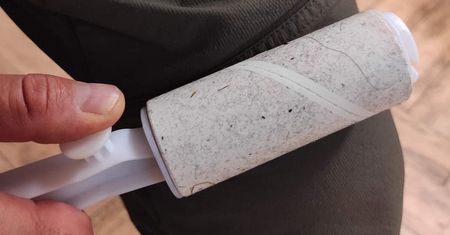 Ukryte zastosowanie rolki do czyszczenia ubrań. Proste, a jakie niezwykłe