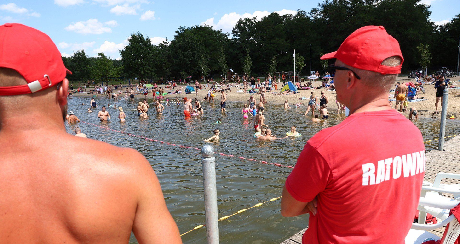 Kąpielisko nad Jeziorem Tarpno w Grudziądzu jest czynne od 14 czerwca. Można tam wypożyczać sprzęt wodny, leżaki i rowery. Przed plażą jest bezpłatny parking
