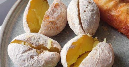 Weź ziemniaki i upiecz w ten sposób w piekarniku. Będą smakować jak z ogniska