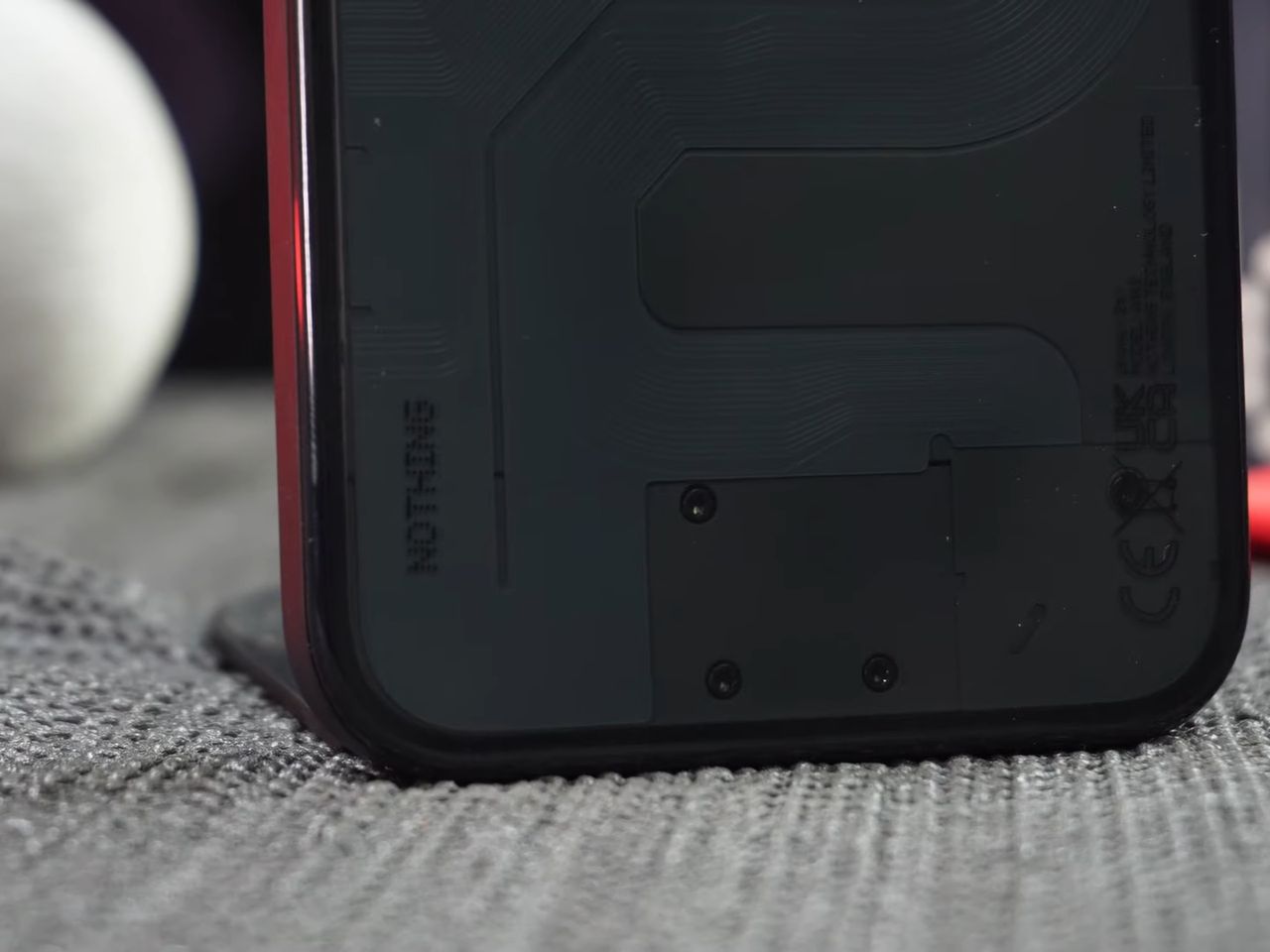 Nothing Phone (2a) - obudowa nie jest wodoodporna powyżej IP54