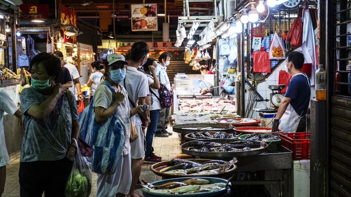 Według pierwszych doniesień chińskich władz, pandemia miała rozpocząć się na targowisku w Wuhan