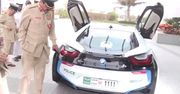 BMW i8 dołączyło do floty radiowozów Dubaju [wideo]