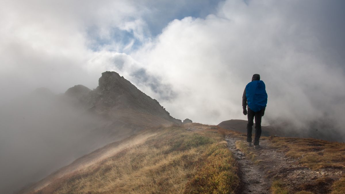 Chodzenie po górach to doskonały sposób na spędzenie wolnego czasu.