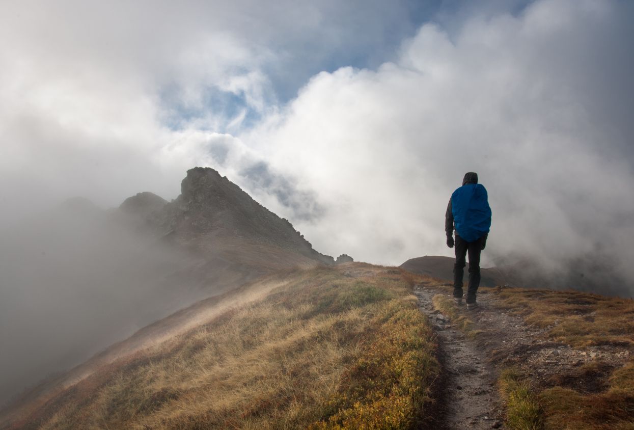 Chodzenie po górach - korzyści zdrowotne, wyposażenie, zasady bezpieczeństwa