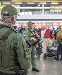 Incydent na lotnisku w Warszawie. Pasażerka z napisem "bomba" na czole