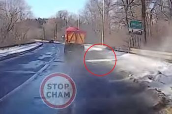 Kuriozalna sytuacja ze śmieciarką. Film trafił do sieci