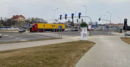Utrudnienia na al. Spółdzielczości Pracy. Zepsuta ciężarówka blokuje częściowo dwa pasy ruchu