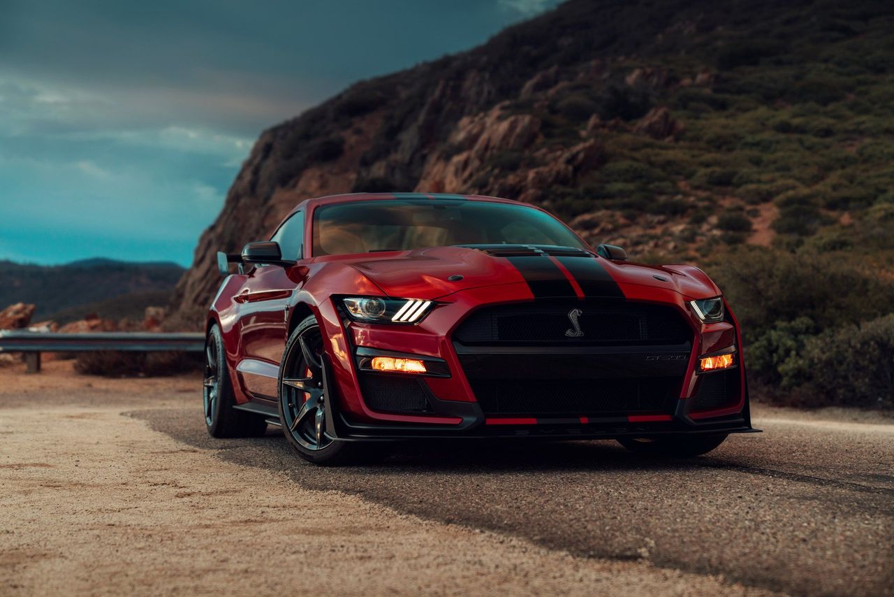 Oto nowy Ford Shelby Mustang GT500. Nie wiem, jakim cudem jest dopuszczony do ruchu