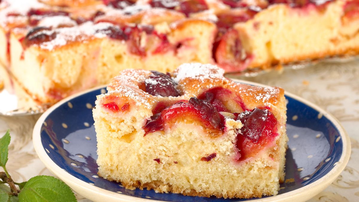 Ciasto budyniowe ze śliwkami