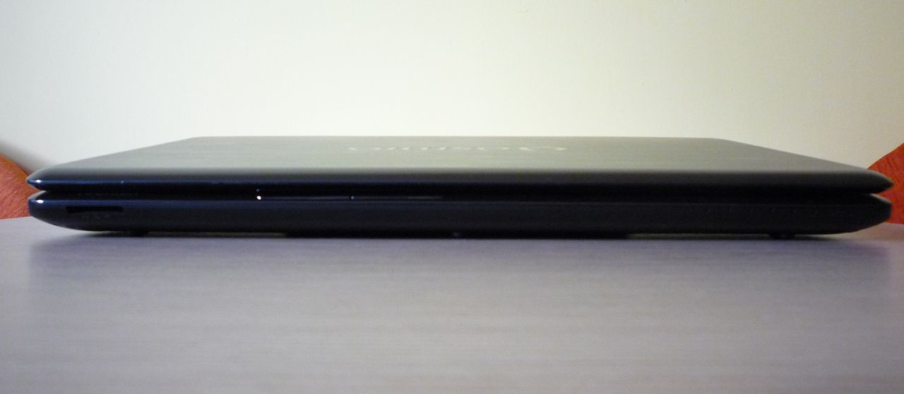 Toshiba Qosmio X770 - front (czytnik kart pamięci)