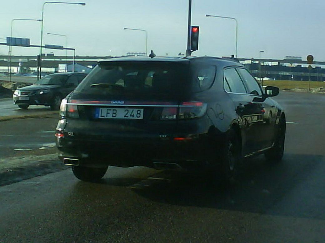 SAAB 9-5 SportCombi bez kamuflażu!