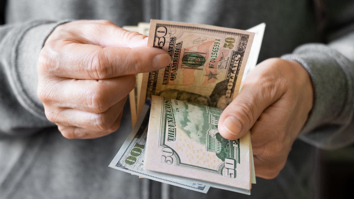 Ojciec i syn wyłudzili ponad 20 mln dolarów z loterii. Sąd skazał ich na więzienie