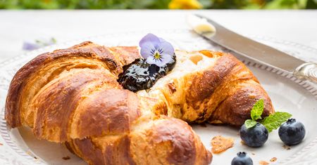 W Szwajcarii zajadają na śniadanie. Smakuje jak precel i croissant w jednym