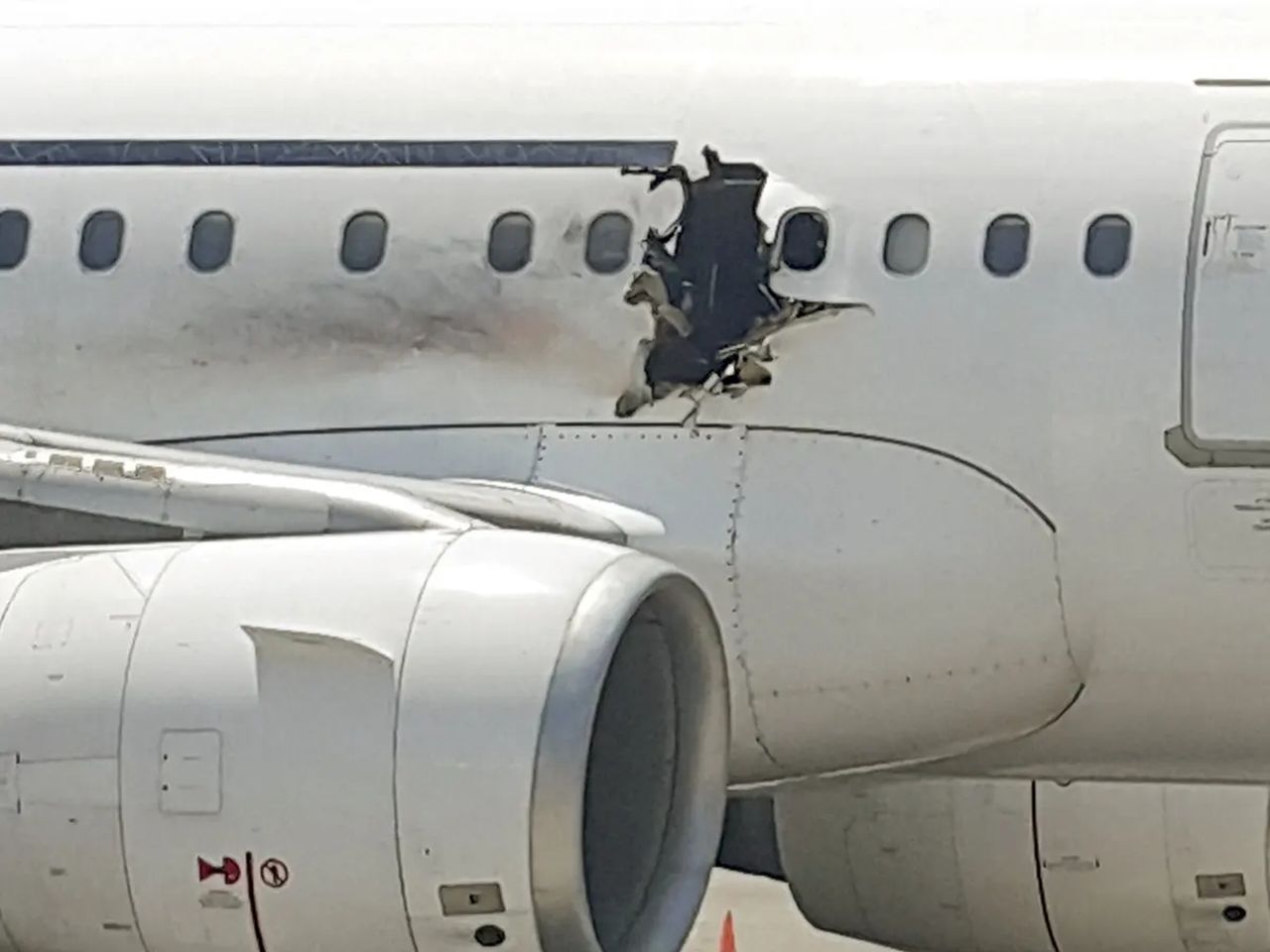 Uszkodzony przez bombę, somalijski samolot pasażerski