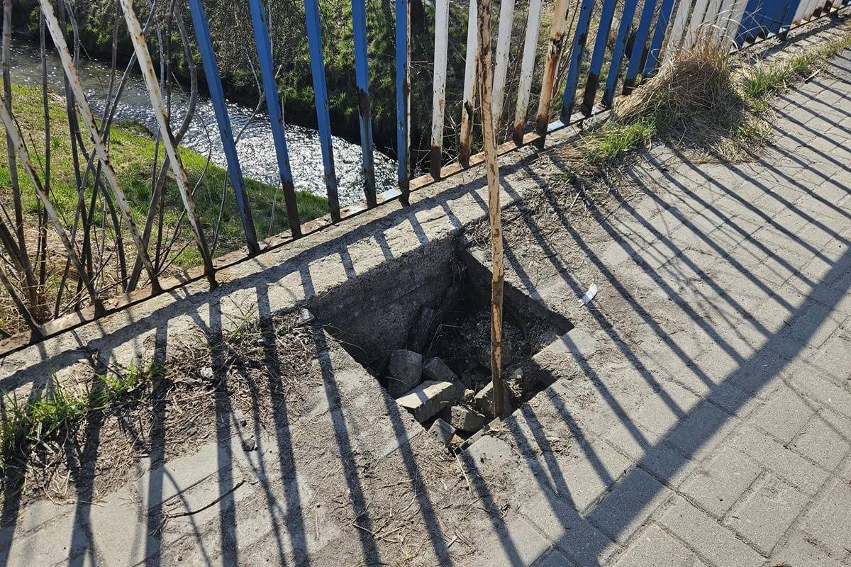Dziura w chodniku na ul. Puławskiej w Lublinie