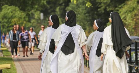 Emerytury zakonnic w Polsce. Tyle dostają siostry