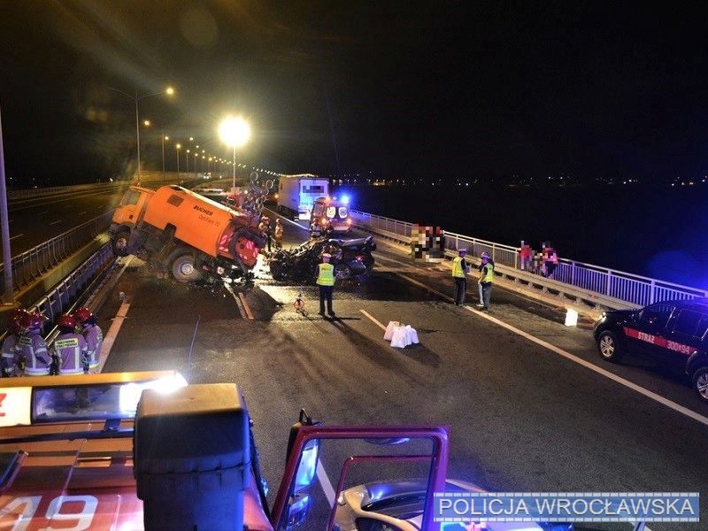 Wrocław. Tragiczny wypadek na AOW. Zginął 39-letni kierowca BMW