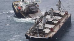 Statek u wybrzeży Japonii złamał się na pół. Doszło do wycieku ropy do morza