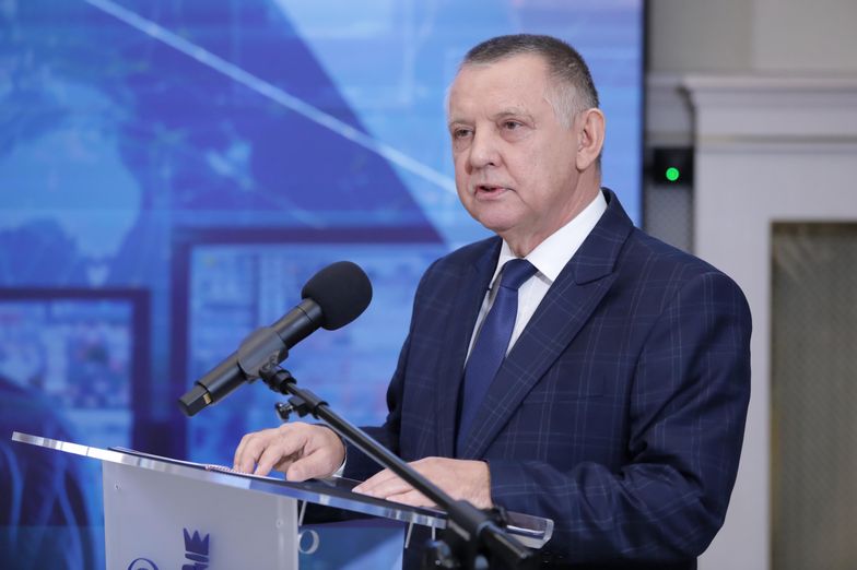 Prezes NIK Marian Banaś uderza w PFR