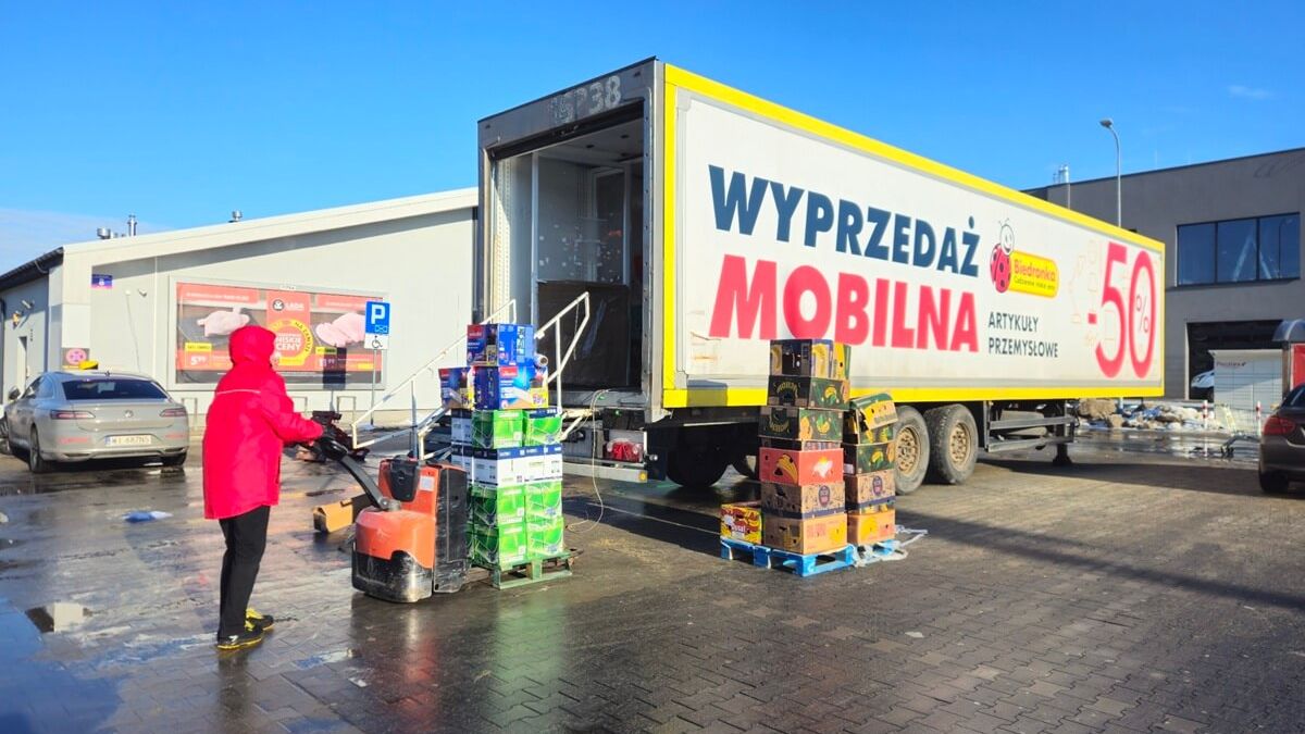 Przyczepa wyprzedaż mobilna Biedronka