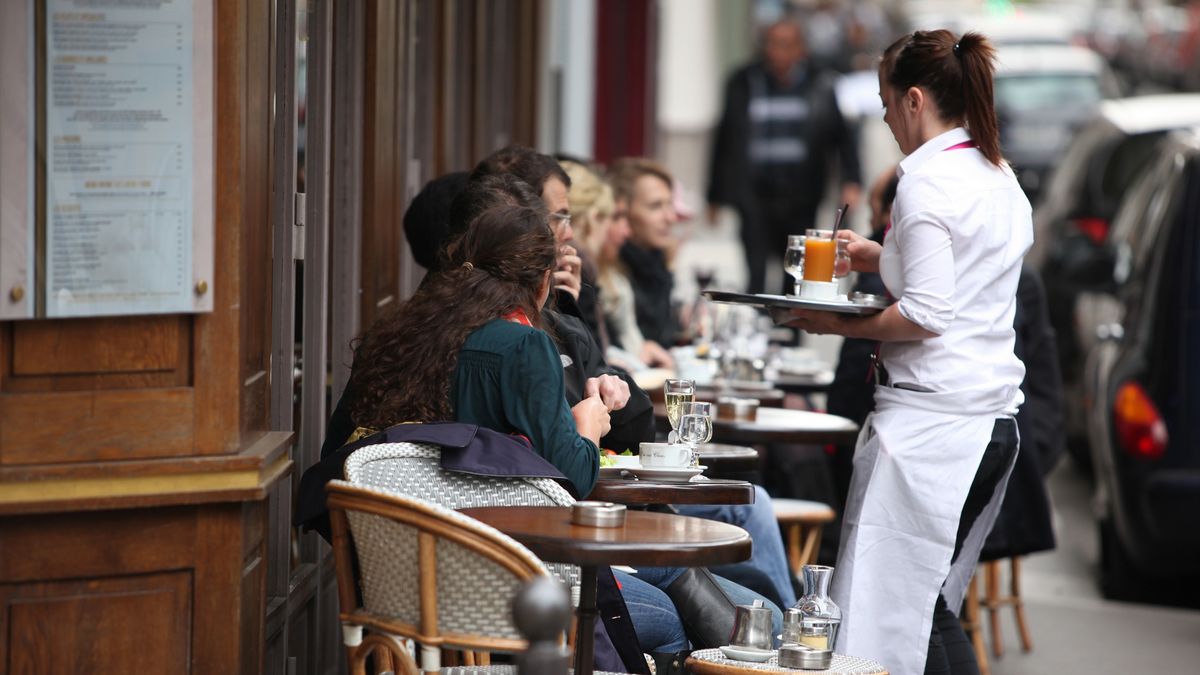 kelnerka, restauracja, gastronomia, knajpa, jedzenie, kelner