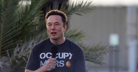 Kontrowersje wokół przejęcia Twittera. Co planuje Elon Musk?