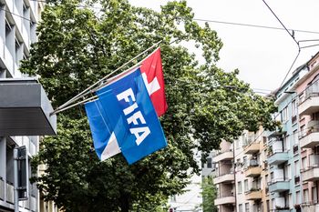 Kontrowersyjny pomysł FIFA. "To nie są towary na handel"
