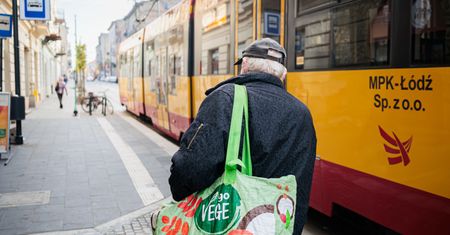 Seniorzy mogą jeździć za darmo. Wystarczy dowód osobisty