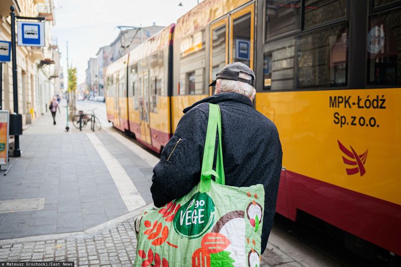 Seniorzy mogą jeździć za darmo. Wystarczy dowód osobisty