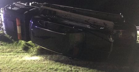 Laweta przewożąca luksusowe bentleye rozbiła się na autostradzie A2